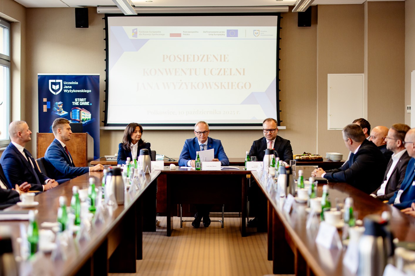 Konwent UJW. Na miejscu znajdują sie władze Uczelni, Burmistrz Polkowic oraz przesdtawicielie firm i spółek z regionu