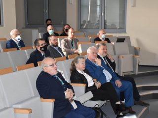 Publiczność konferencji naukowej w sali wykładowej UJW.
