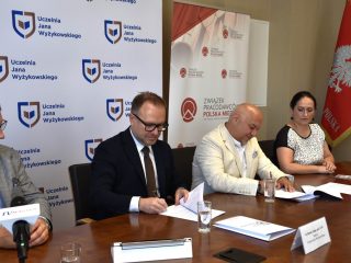 Podpisywanie dokumentów współpracy UJW ze Związkiem Pracodawców Polska Miedź.